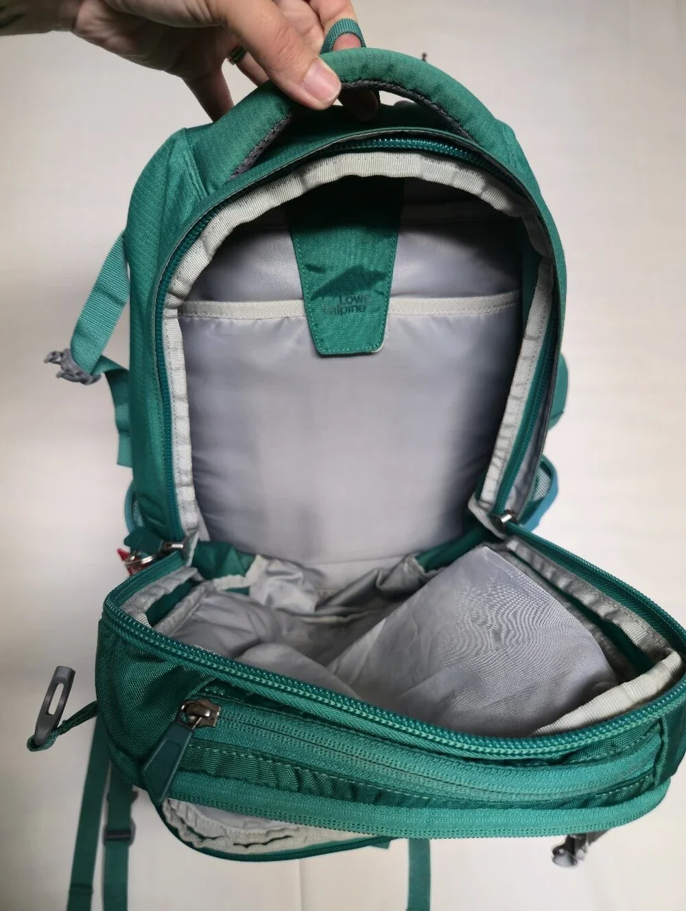 Lowe Alpine Magma 28L Outdoor Hiking Travel Laptop Backpack Daypack